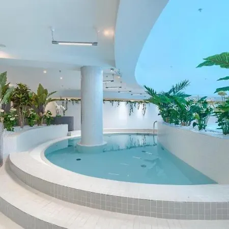アパート Hanza Tower Gold 20 & Jacussi & Pool & Sauna シュチェチン